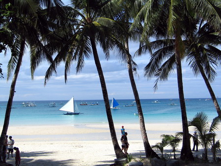 boracay beach with pinoy travel bloggers boracay beach with pinoy travel bloggers