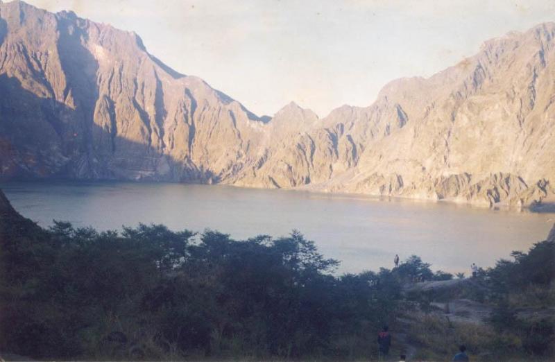 mount pinatubo crater